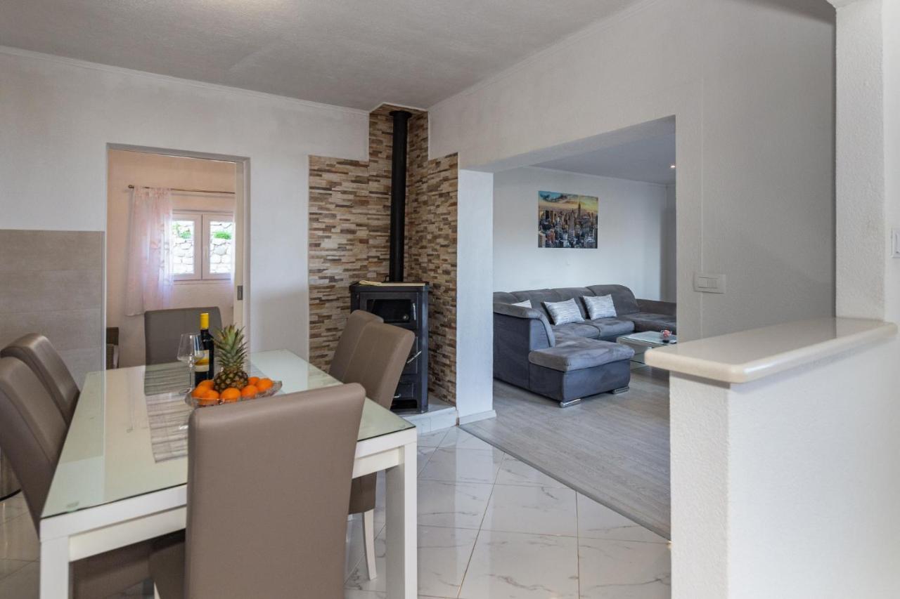 Apartman Navis Sea View With Pool