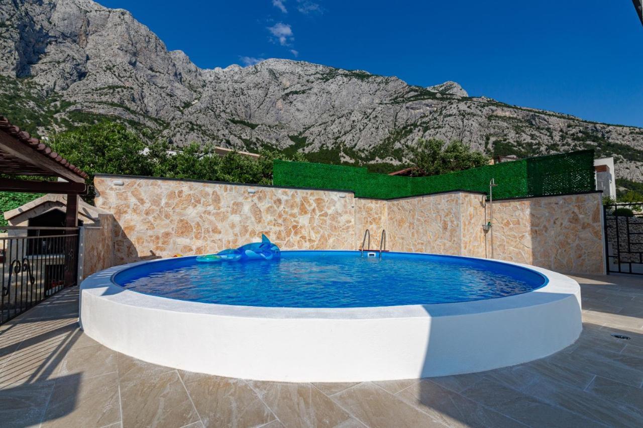 Navis Sea View With Pool Apartman *