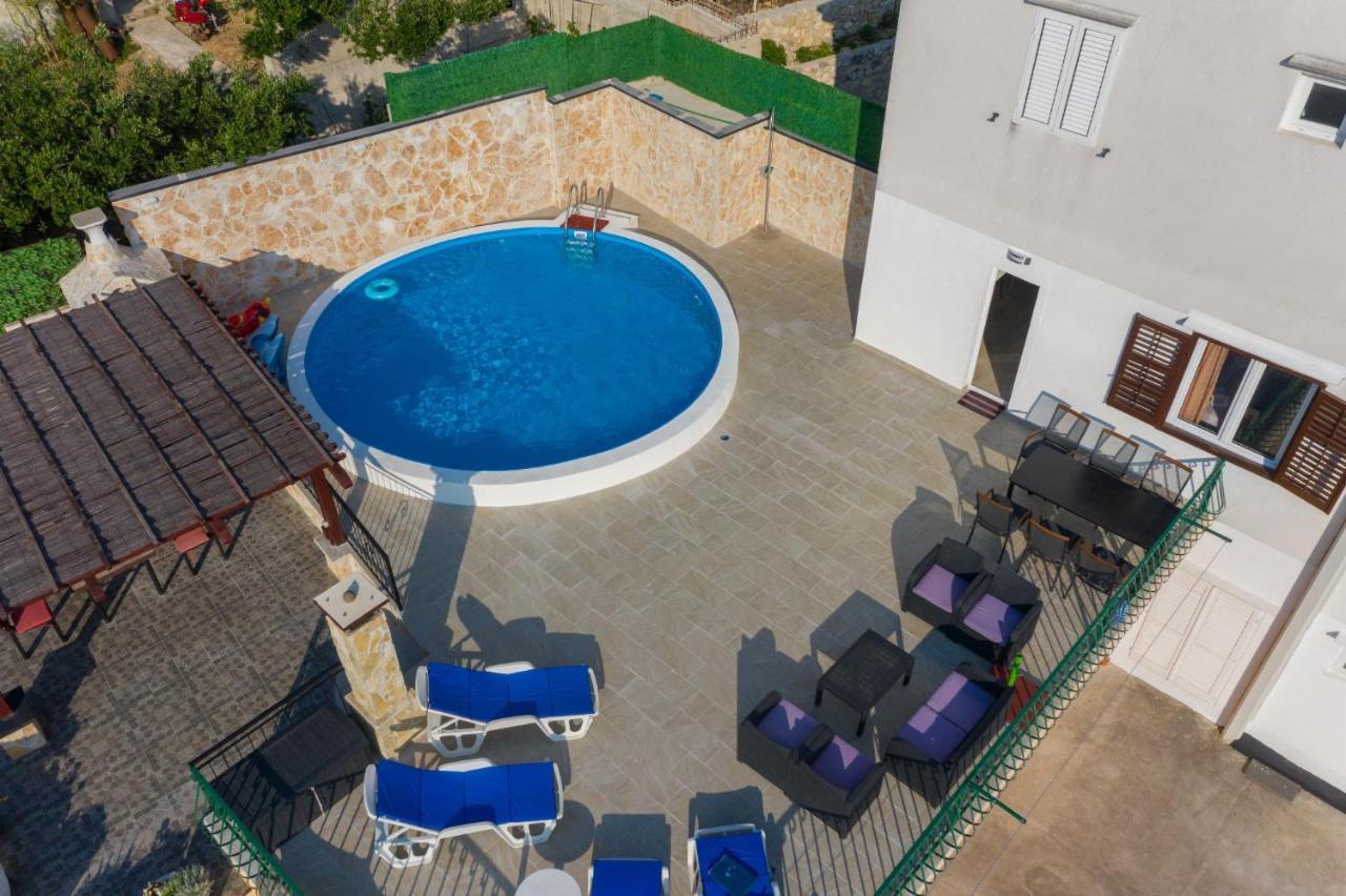 Navis Sea View With Pool Apartman