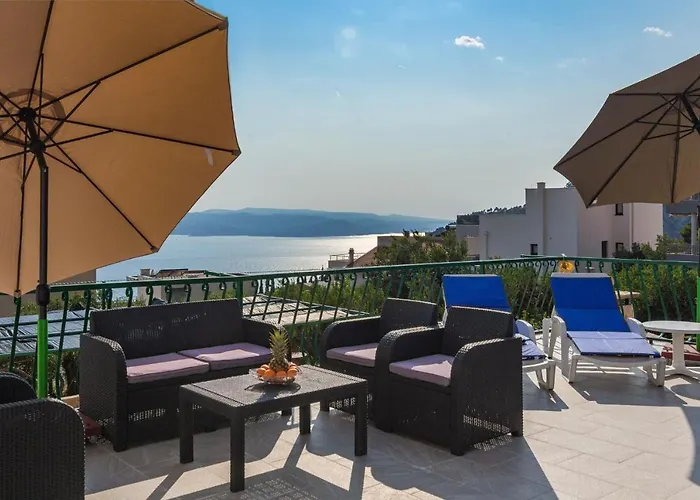Navis Sea View Apartment With Pool