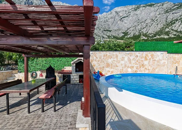 Navis Sea View Apartment With Pool