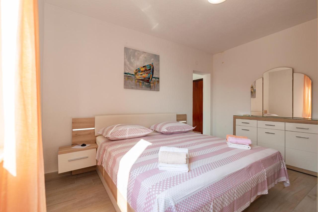 Apartman Navis Sea View With Pool