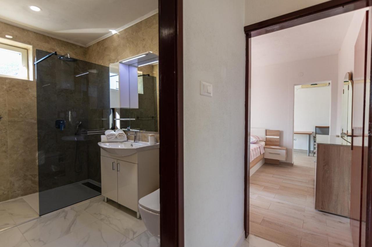 Navis Sea View With Pool Apartment