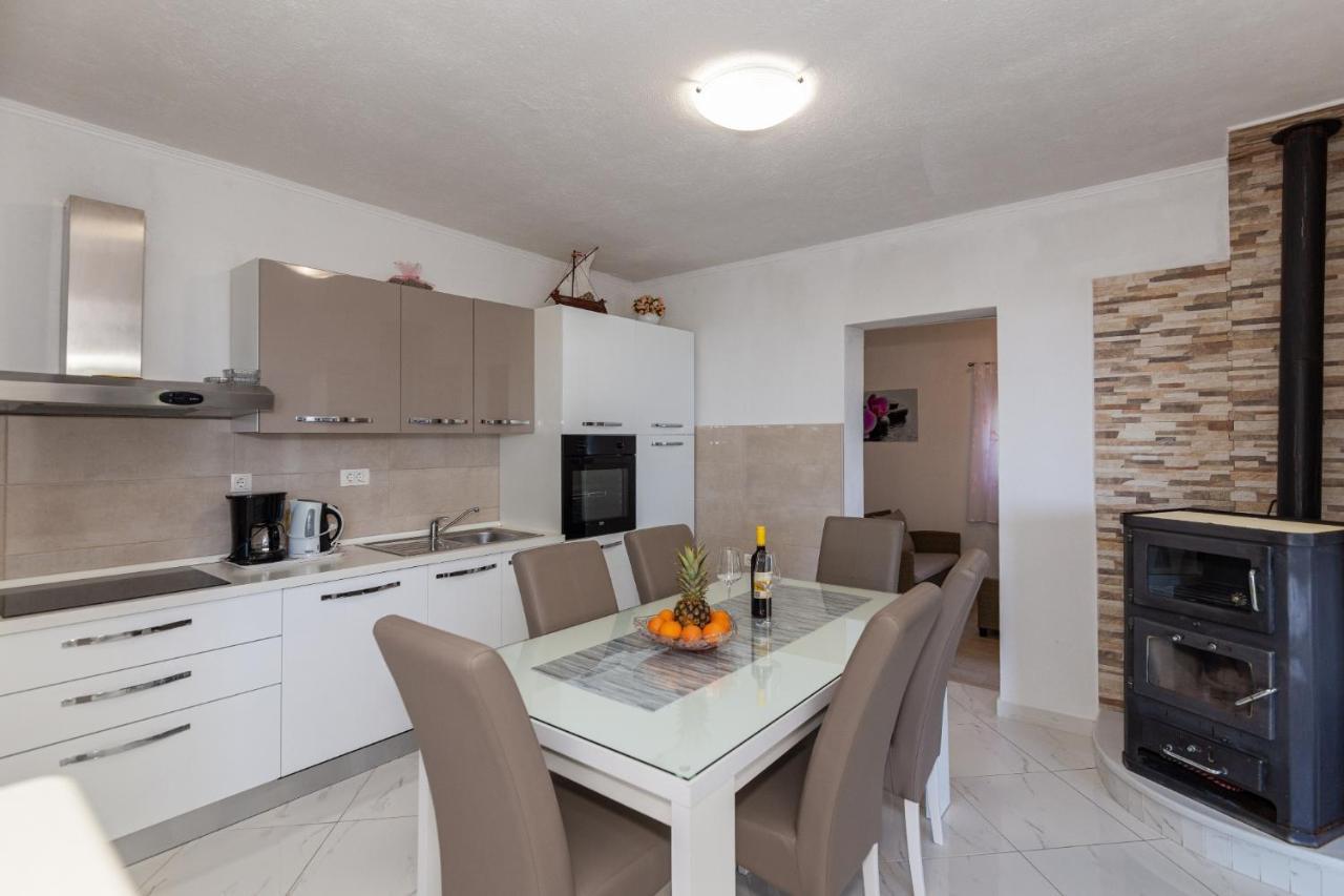 Navis Sea View With Pool Appartement Makarska
