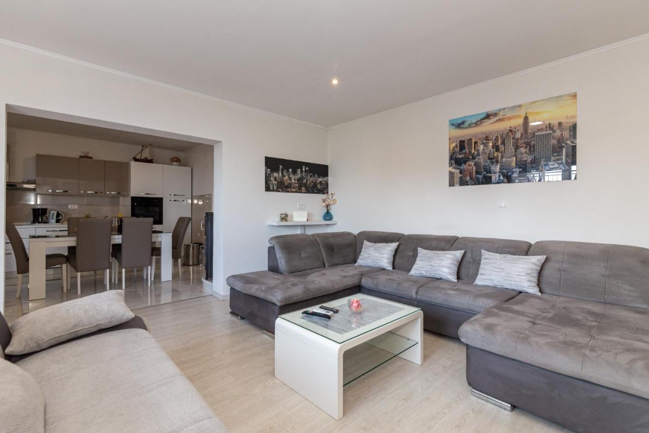 Navis Sea View With Pool * Makarska